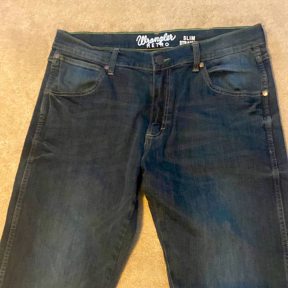 Men’s slim straight leg jeans. Zip fly.